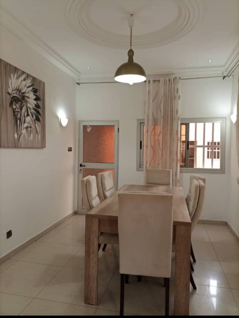 À VENDRE – VILLA DUPLEX DE 10 PIÈCES À AGOE CACAVELI (270 MILLIONS)