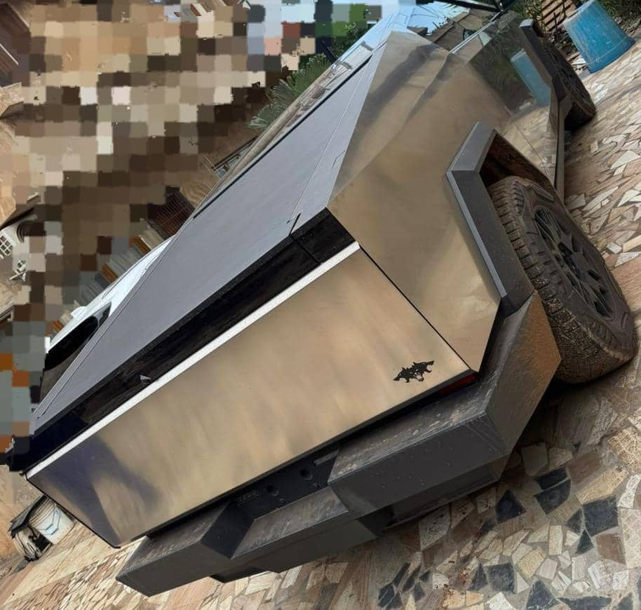 TESLA CYBERTRUCK 2024