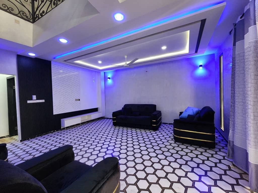 VILLA À VENDRE À VOGAN – 11 PIÈCES AU TOTAL