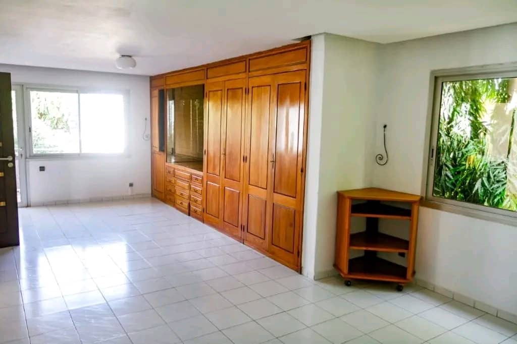 VILLA 12 PIÈCES À VENDRE À LOMÉ - TOTSI