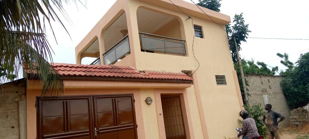 VILLA 6 PIÈCES À VENDRE À ADIDOGOMÉ GBOMAMÉ – 422 m² | TITRE FONCIER PERSONNEL