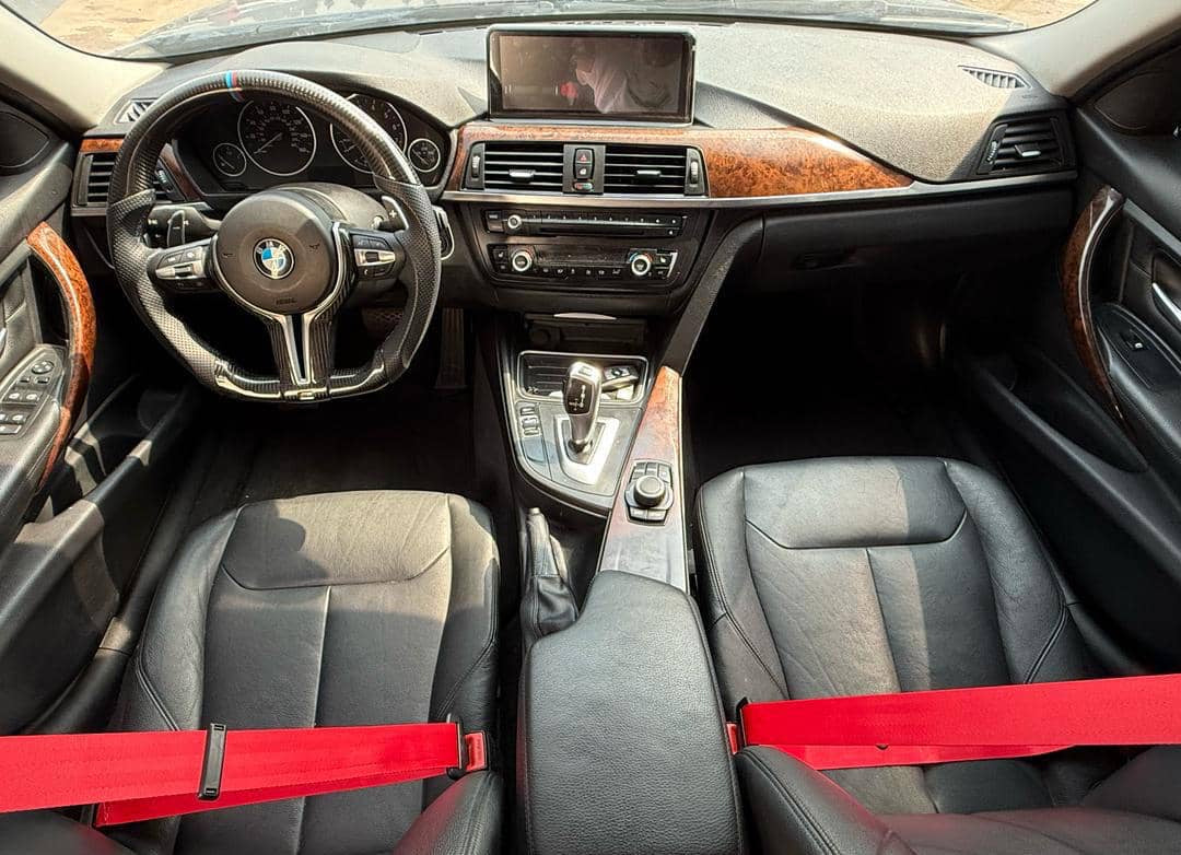 BMW 328i – 2013 | FULL OPTION | ÉTAT IMPECCABLE