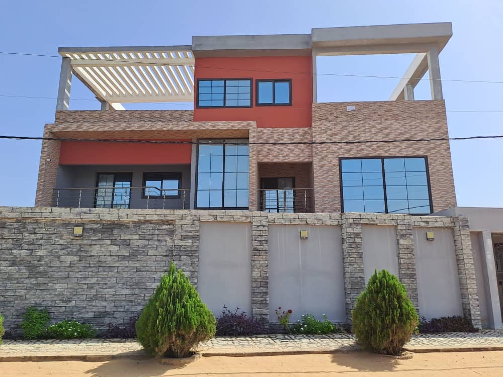 VILLA 9 PIÈCES À VENDRE À KPOGAN AGBETIKO – TITRE FONCIER