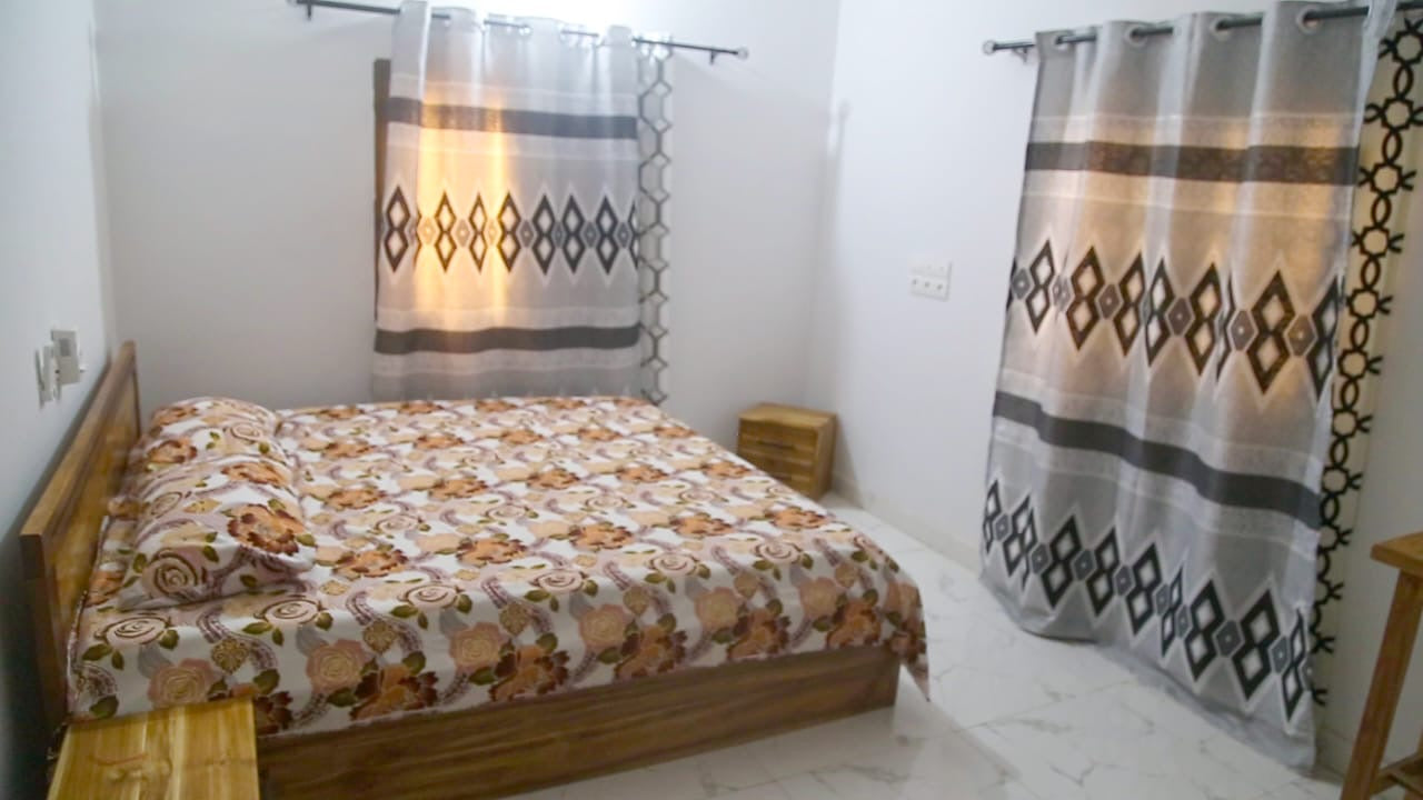 À LOUER – VILLA MEUBLÉ 4 PIÈCES (3 CHAMBRES SALON) À KOHÉ