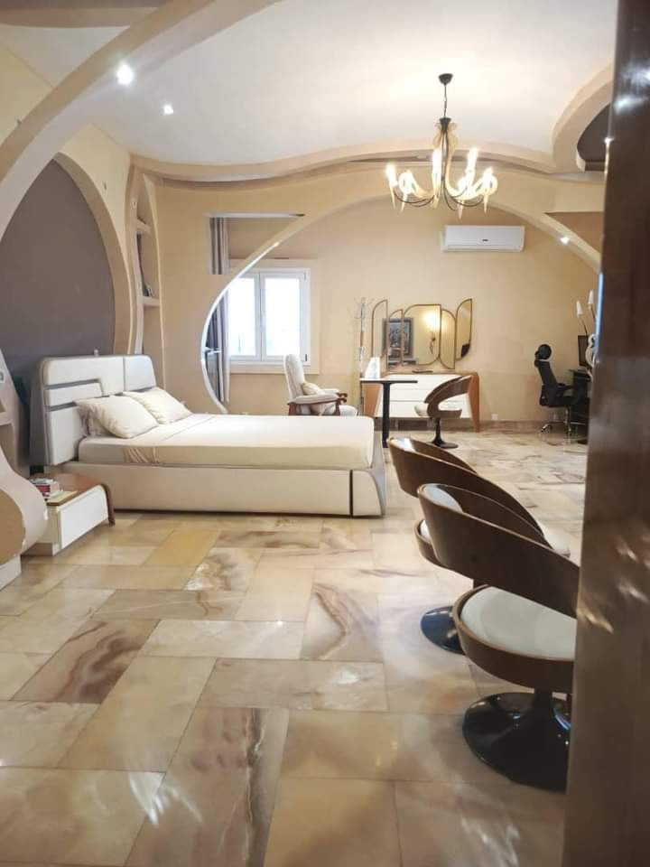 UNE VILLA PISCINE À VENDRE À BAGUIDA - 8 PIÈCES