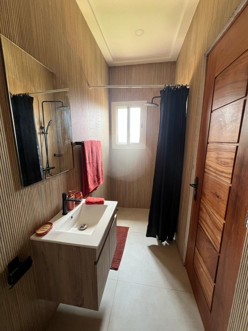 VILLA MEUBLÉE 8 PIÈCES À LOUER À ADIDOGOMÉ CARREFOUR AÏSED – NOUVELLE CONSTRUCTION