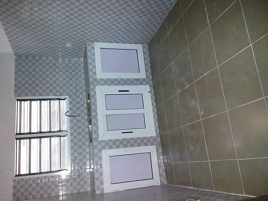 APPARTEMENTS À VENDRE À TOTSI – 5 CHAMBRES + 2 DÉPENDANCES