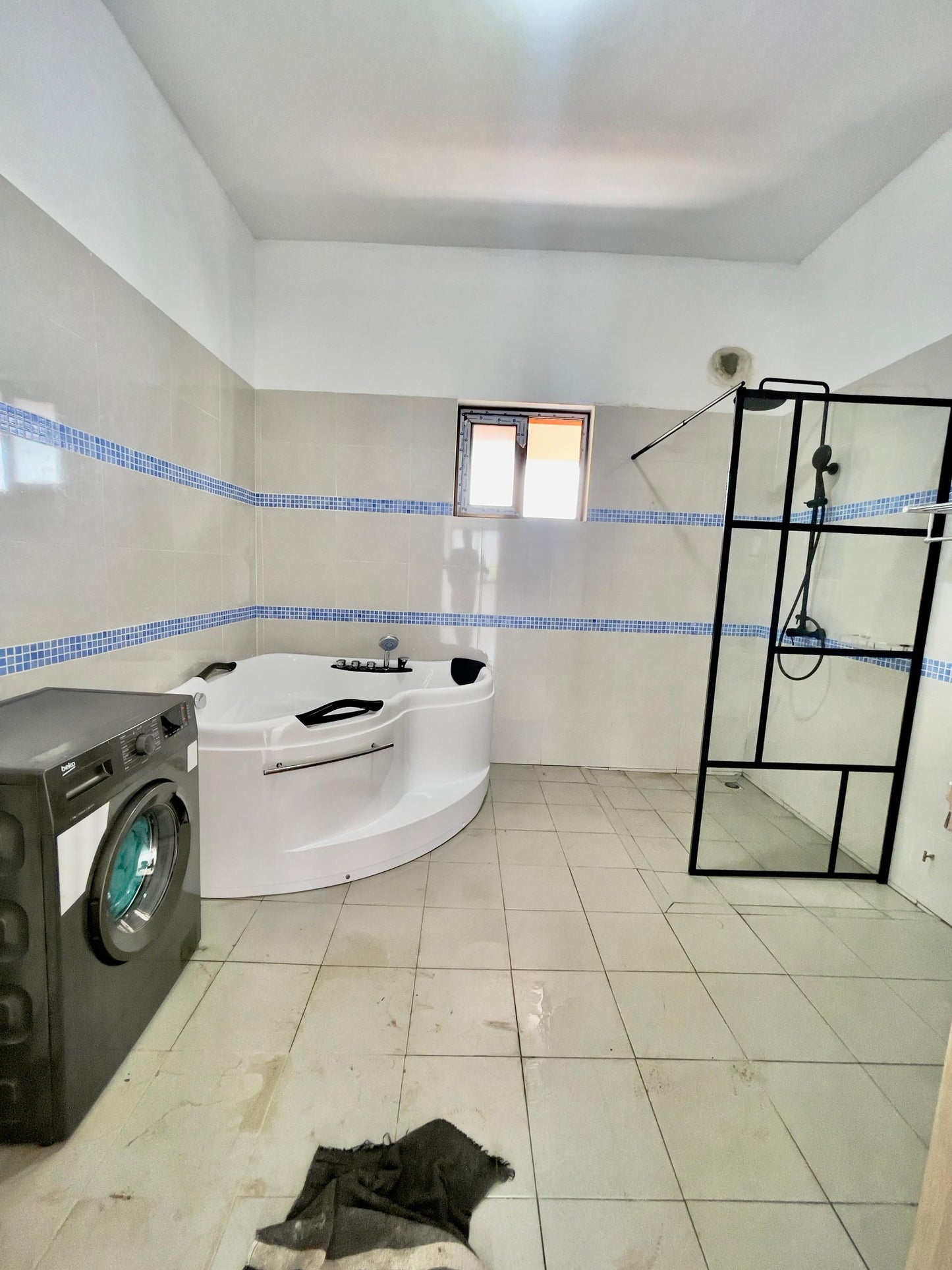 VILLA 4 PIÈCES À LOUER À NYÉKONAKPOÈ – À 40M DU GOUDRON