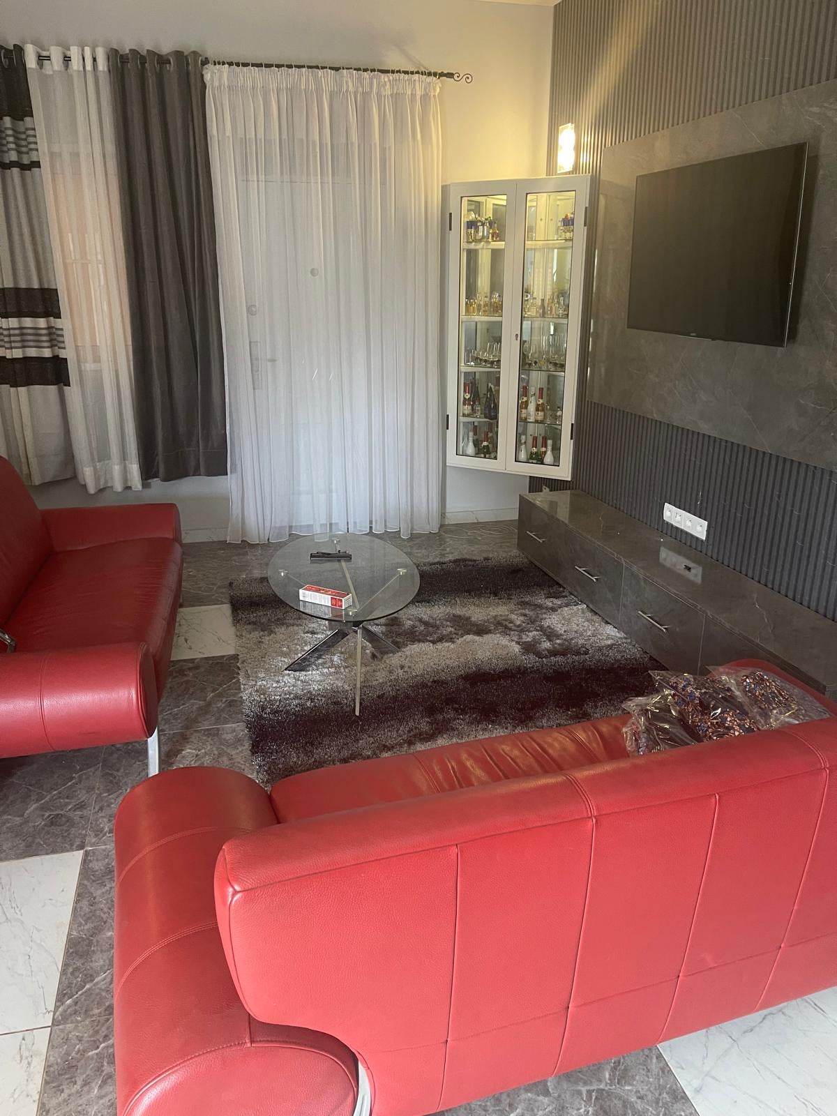 VILLA DE 2 CHAMBRES À VENDRE À LA CITÉ MOKPOKPO, ADIDOGOMÉ – DEMI LOT ANGLE RUE