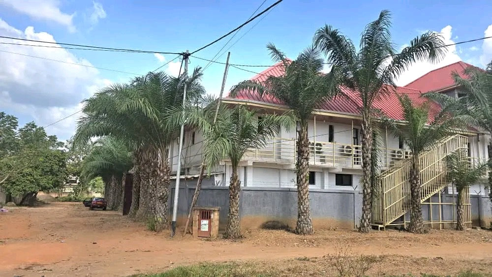 À VENDRE - HÔTEL 4 ÉTOILES RÉCENT, KPALIMÉ - 750 MILLIONS FCFA
