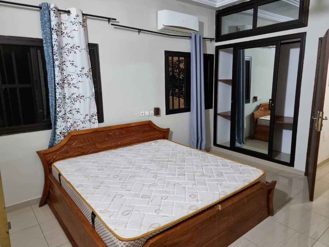 À LOUER – VILLA MEUBLÉE DUPLEX AVEC PISCINE – 6 CHAMBRES, 2 SALONS, 2 CUISINES – AGOÈ RÉSERVE – 1.300.000 F CFA/MOIS