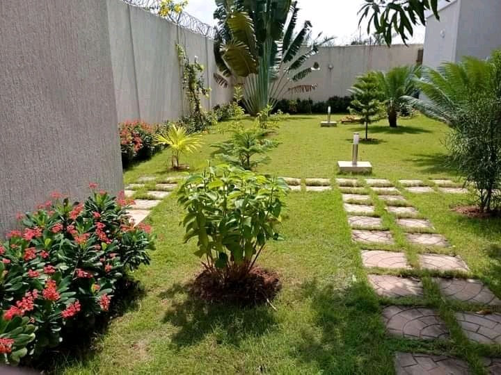 VILLA 6 PIÈCES À VENDRE À AGOÈ SOGBOSSITO – 1200 m² | TITRE FONCIER