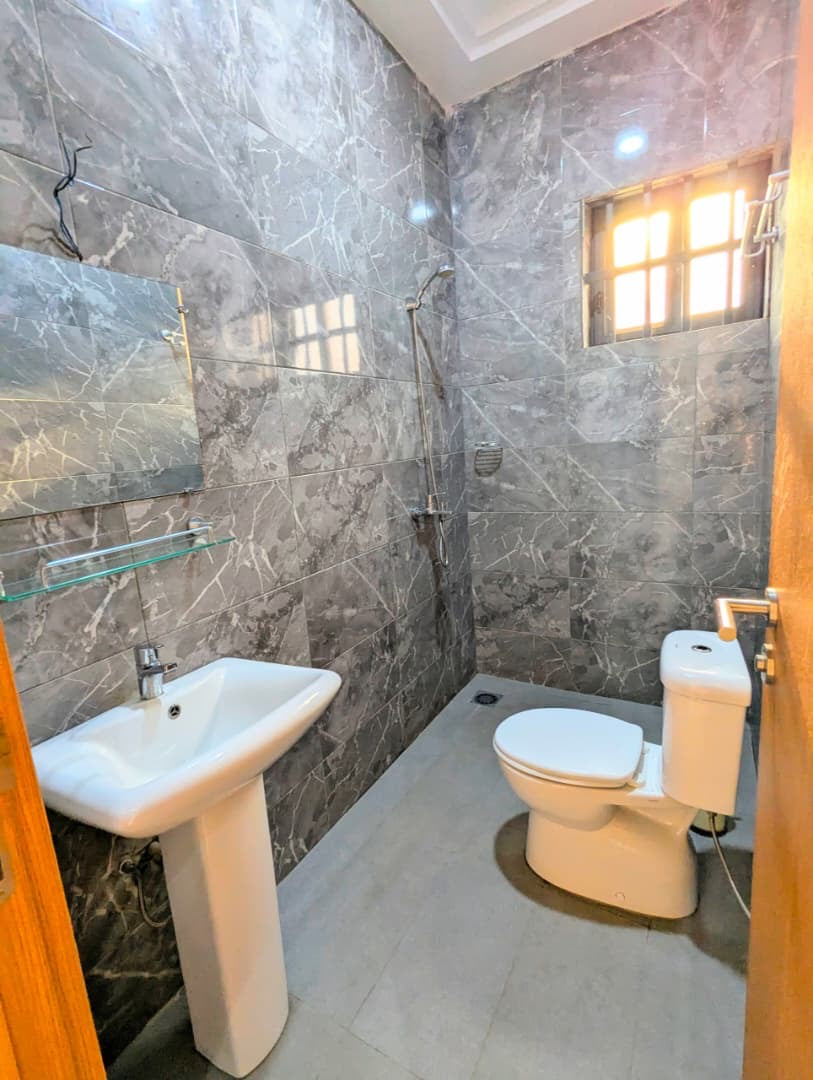 APPARTEMENT MEUBLÉ À LOUER À LOMÉ - HÉDZRANAWOÉ – 2 CHAMBRES SALON – 700.000 FCFA