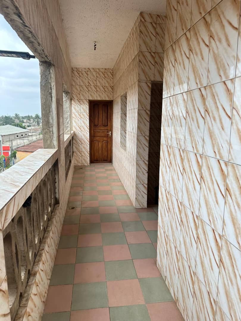 ADAMAVO – VILLA 15 PIÈCES À VENDRE