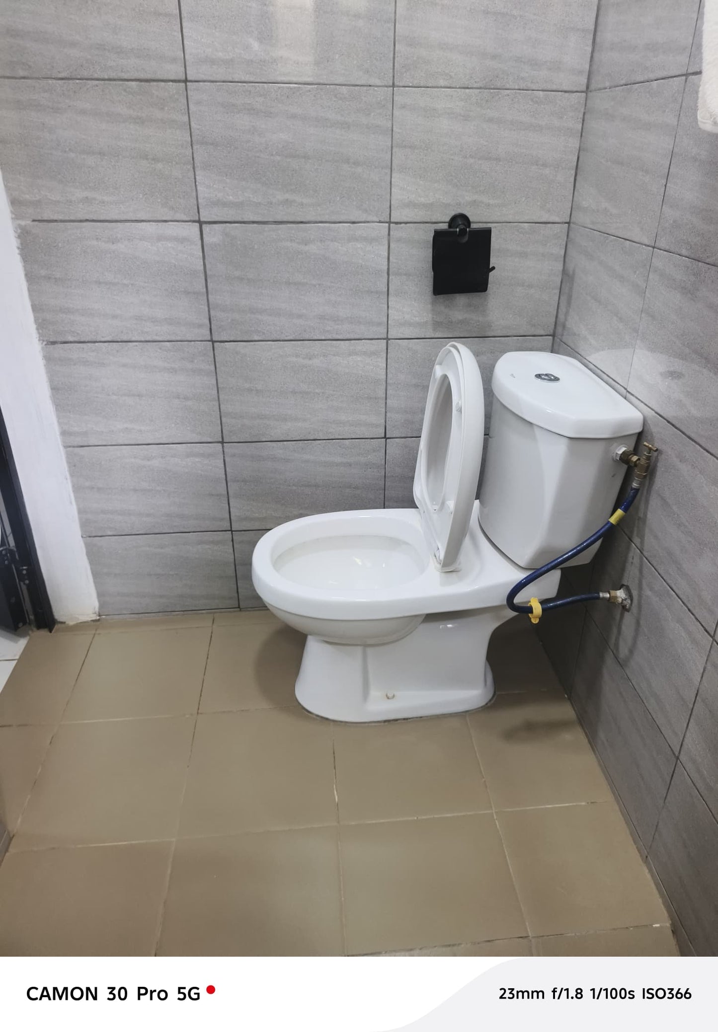 UN HÔTEL À VENDRE À APESSITO – 23 CHAMBRES + BAR + MAGASINS