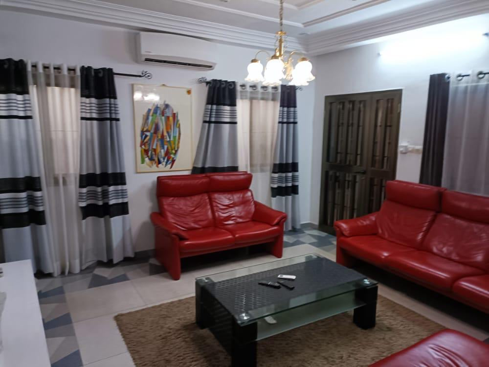 VILLA R+2 7 PIÈCES À VENDRE À NOUKAFU – 300m DU GOUDRON | TITRE FONCIER EN COURS