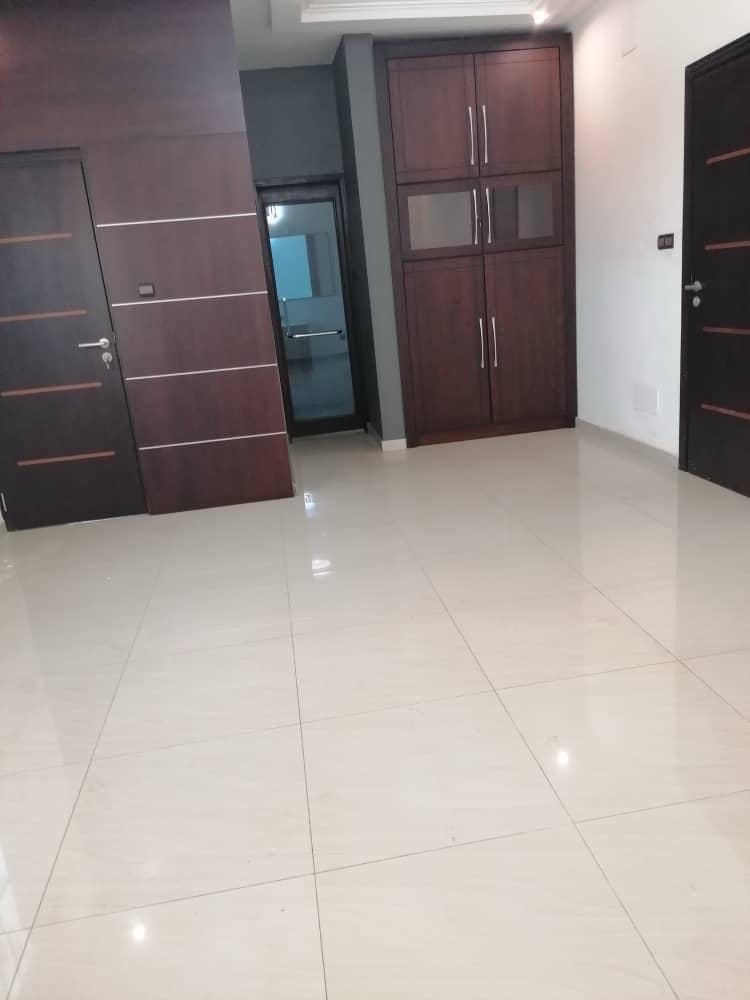 LOCATION VILLA À LOUER À AGOÉ ASSIYÉYÉ (11 CHAMBRES, PISCINE)