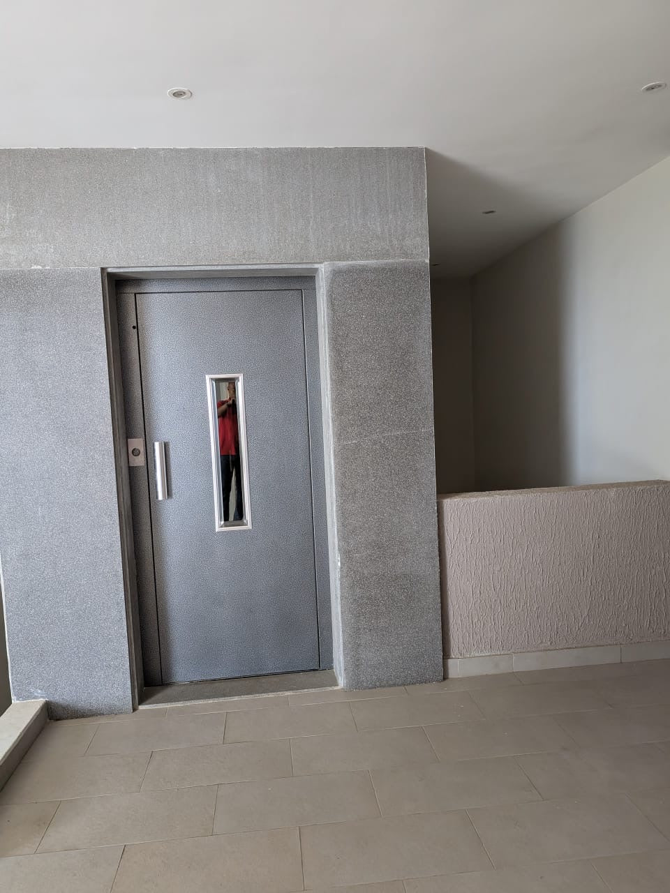 À VENDRE – IMMEUBLE R+2 À LOMÉ - NYÉKONAKPOÈ, À 50 M DU GOUDRON