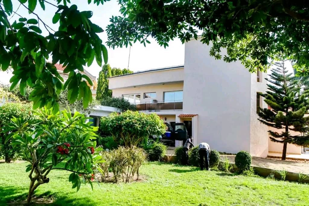 VILLA 12 PIÈCES À VENDRE À LOMÉ - TOTSI
