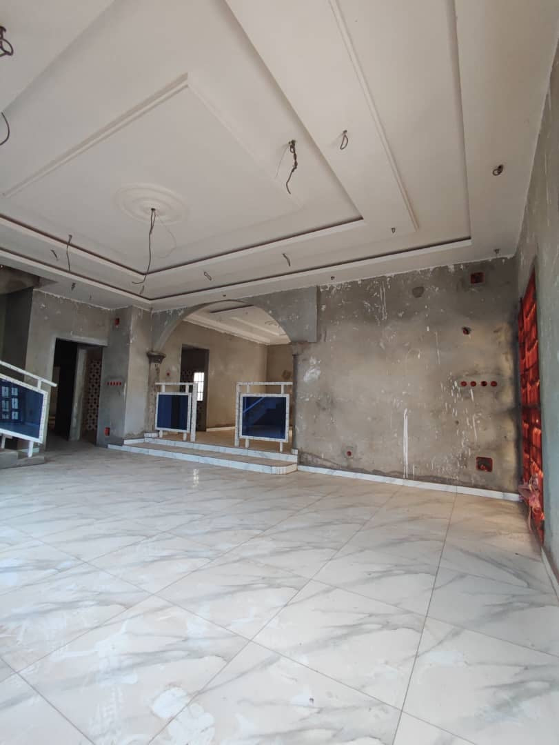 UNE VILLA INACHEVÉE À VENDRE À LOMÉ - ZANGUÉRA – 4 CHAMBRES SUR 3/4 DE LOT