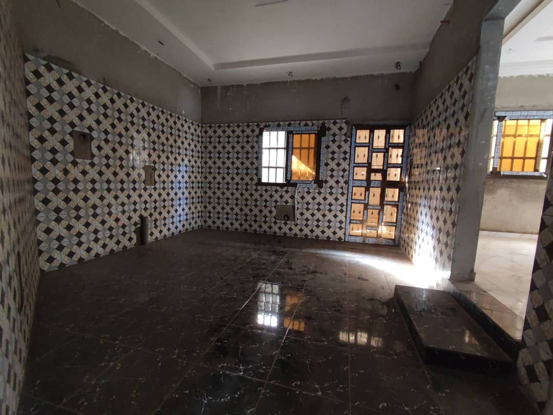 UNE VILLA INACHEVÉE À VENDRE À LOMÉ - ZANGUÉRA – 4 CHAMBRES SUR 3/4 DE LOT