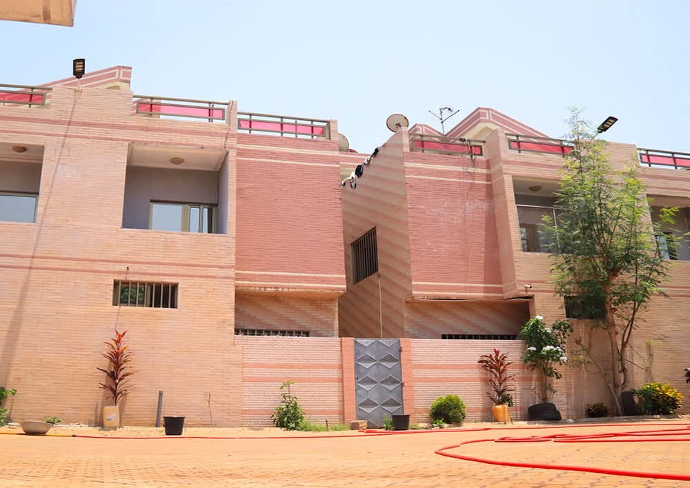 HÔTEL DE PRESTIGE À VENDRE À LOMÉ – FOREVER | 16 CHAMBRES | TITRE FONCIER