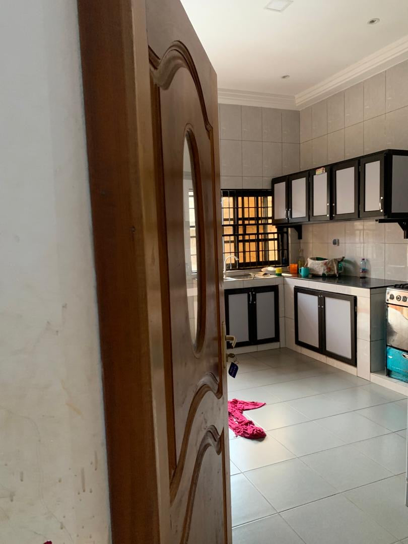 VILLA MODERNE 6 PIÈCES À VENDRE À ADIDOGOMÉ SÉGBÉ – 1 LOT – PRÈS PHARMACIE SÉGBÉ