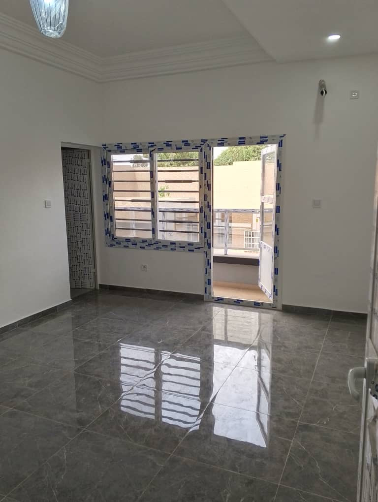 VILLA 7 PIÈCES À VENDRE À AVENOU – 300 m² – TITRE FONCIER