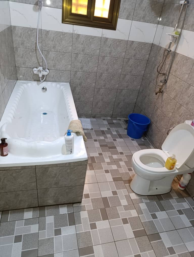 VILLA 7 PIÈCES À VENDRE À AVENOU – 300 m² – TITRE FONCIER