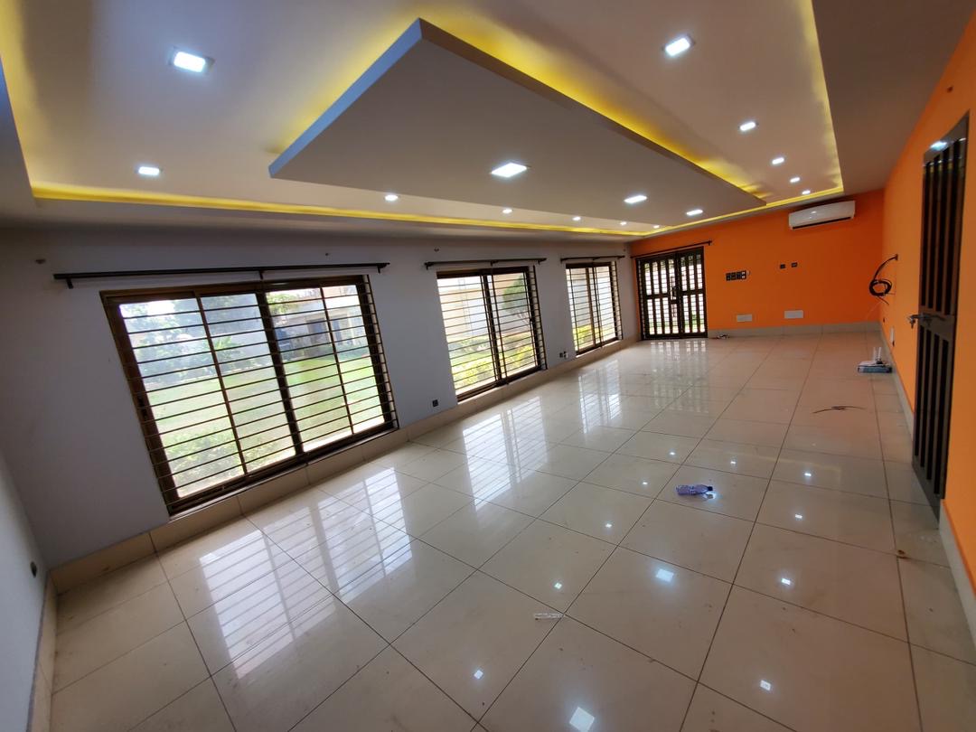 À LOUER – Villa Spacieuse à Hedzranawoé | 4 Chambres, Jardin, Garage, Dépendance | 700.000 FCFA/Mois