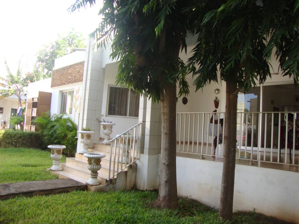 UNE VILLA À VENDRE À NOVISSI AU BORD DU GOUDRON - 5 PIÈCES