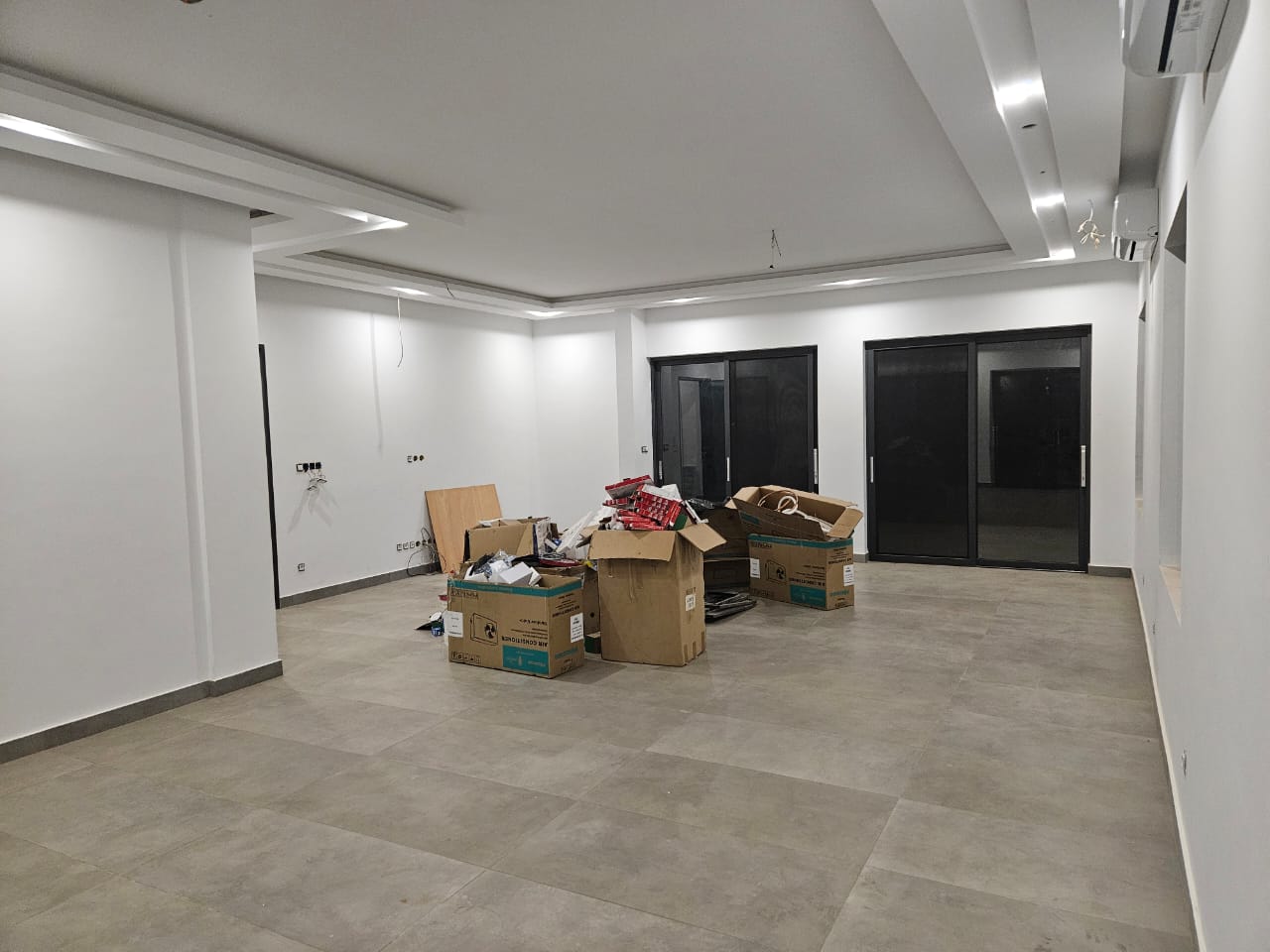 À LOUER – Villa 14 pièces avec piscine et salle de sport à Kégué | Haut standing | 2.500.000 FCFA/mois