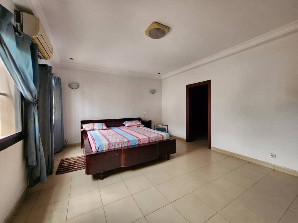 Villa duplex 6 chambres en vente à Novissi – 400 millions FCFA