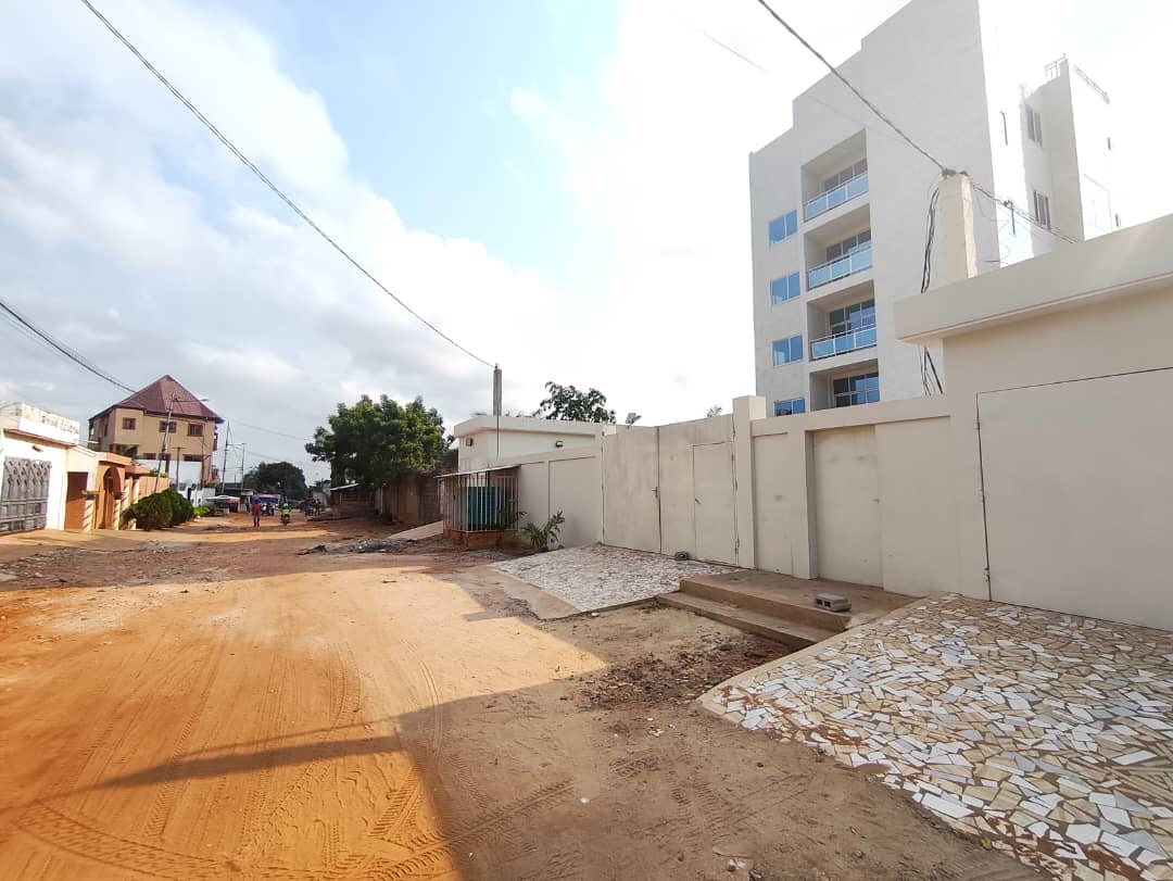 Immeuble commercial à louer à Kégué – 4 000 000 FCFA par mois