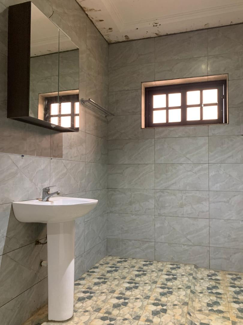 VILLA MODERNE 6 PIÈCES À VENDRE À ADIDOGOMÉ SÉGBÉ – 1 LOT – PRÈS PHARMACIE SÉGBÉ