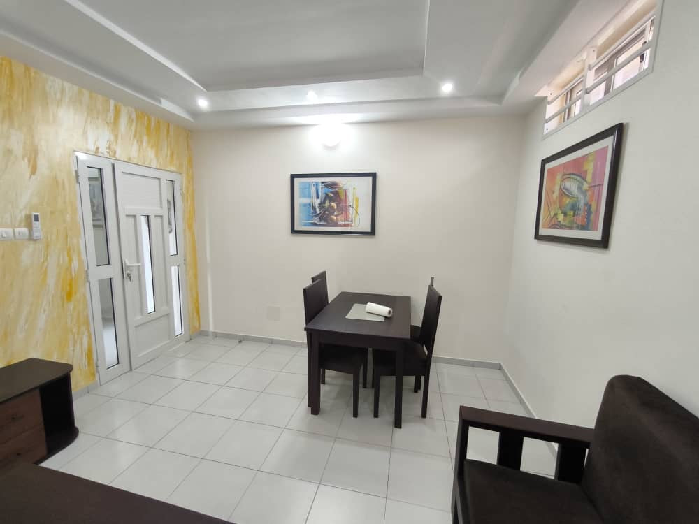VILLA BASSE À VENDRE – CITÉ MOKPOKPO, ADIDOGOMÉ – 4 PIÈCES