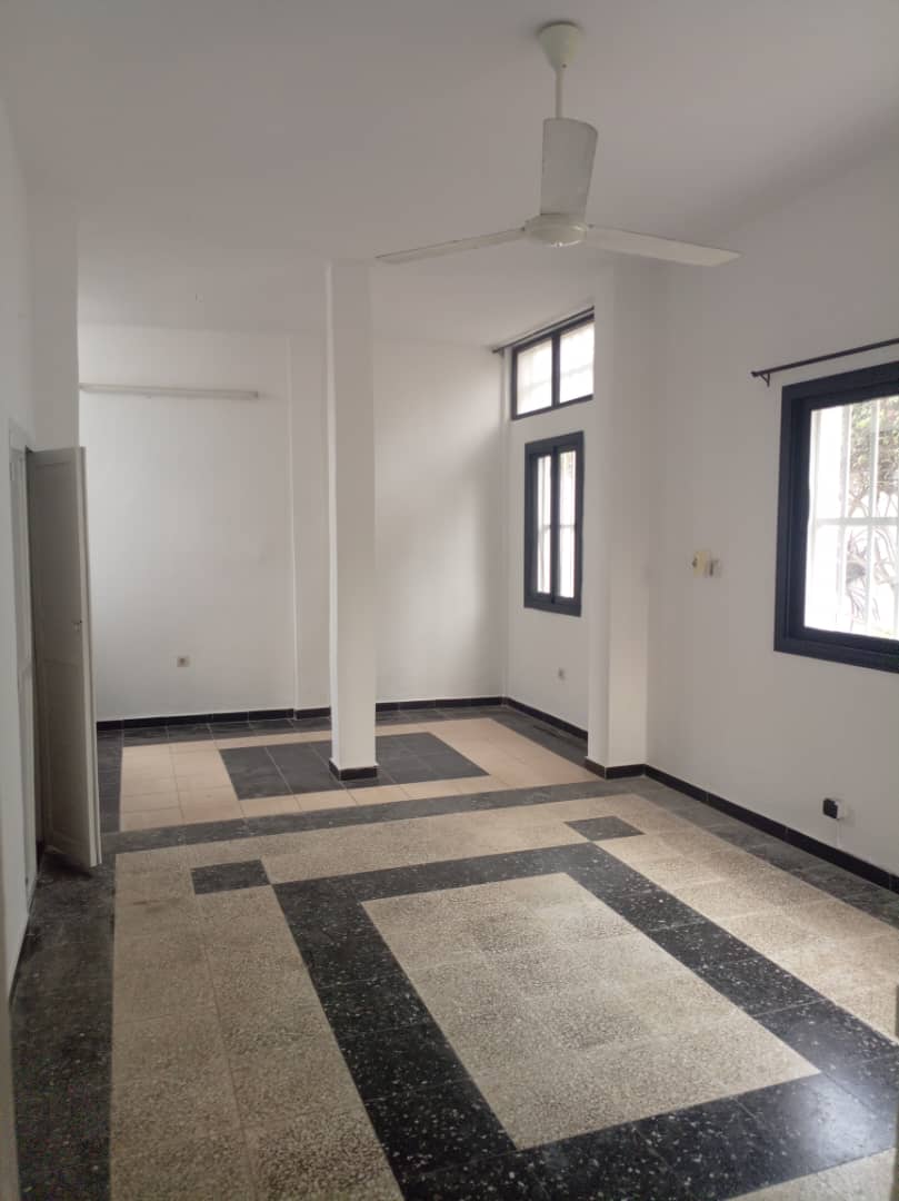 À LOUER : VILLA DUPLEX 5 CHAMBRES + PISCINE À KODJOVIAKOPE – 1 000 000 F/MOIS