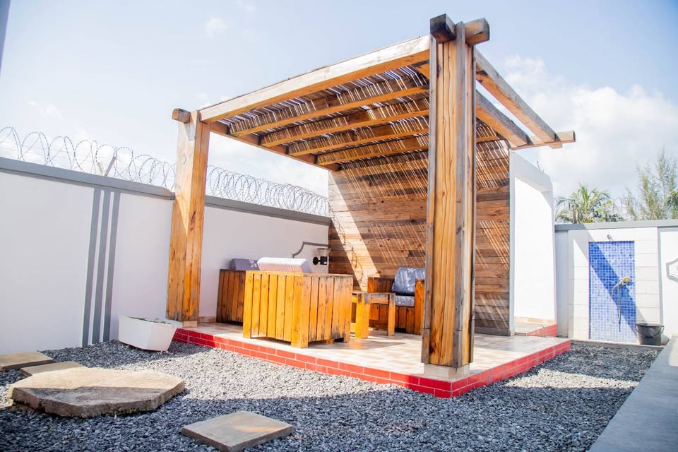 À LOUER – VILLA MEUBLÉE AVEC PISCINE À ZANGUERA | 1 000 000 FCFA / MOIS