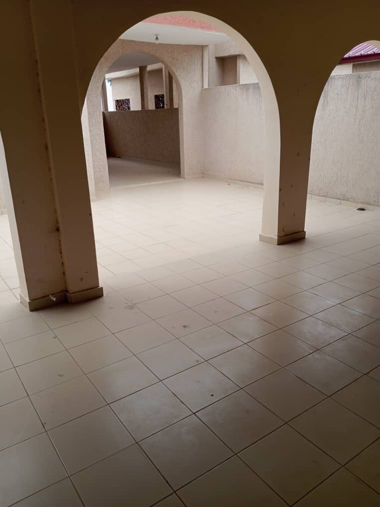 À LOUER – APPARTEMENT POUR BUREAU À LOMÉ - AGBALÉPÉDOGAN