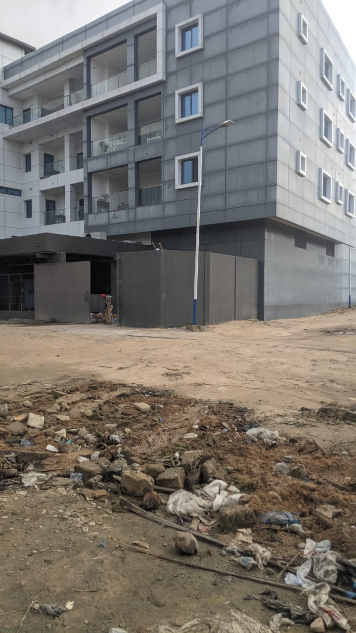 À VENDRE – Terrain 382 m² en angle de rue à Agbalépédo, à 40 m du goudron | 38 millions FCFA