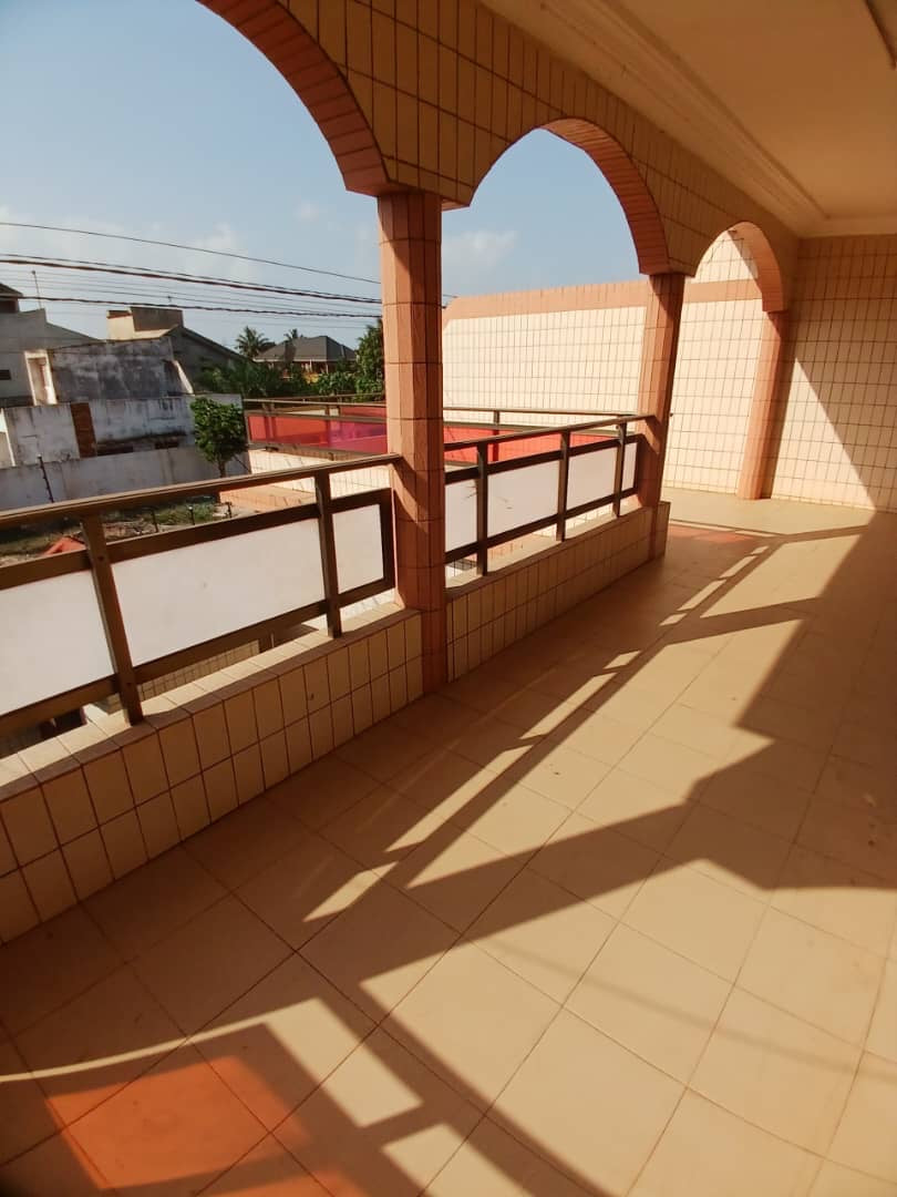 VILLA DUPLEX JUMELÉE DE 4 CHAMBRES À VENDRE À LOMÉ - HÉDZRANAWOÉ (100M DU GOUDRON)