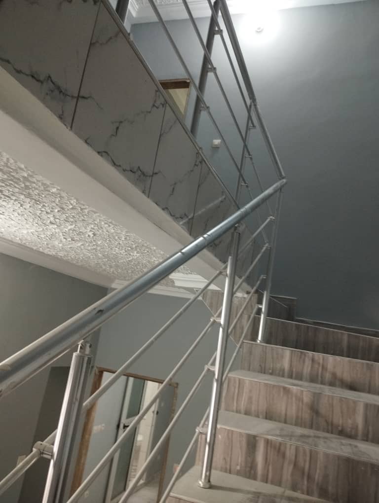 À VENDRE : VILLA DUPLEX DE 5 PIÈCES SUR 300 m² À AGBATA (CÔTÉ NON PLAGE)