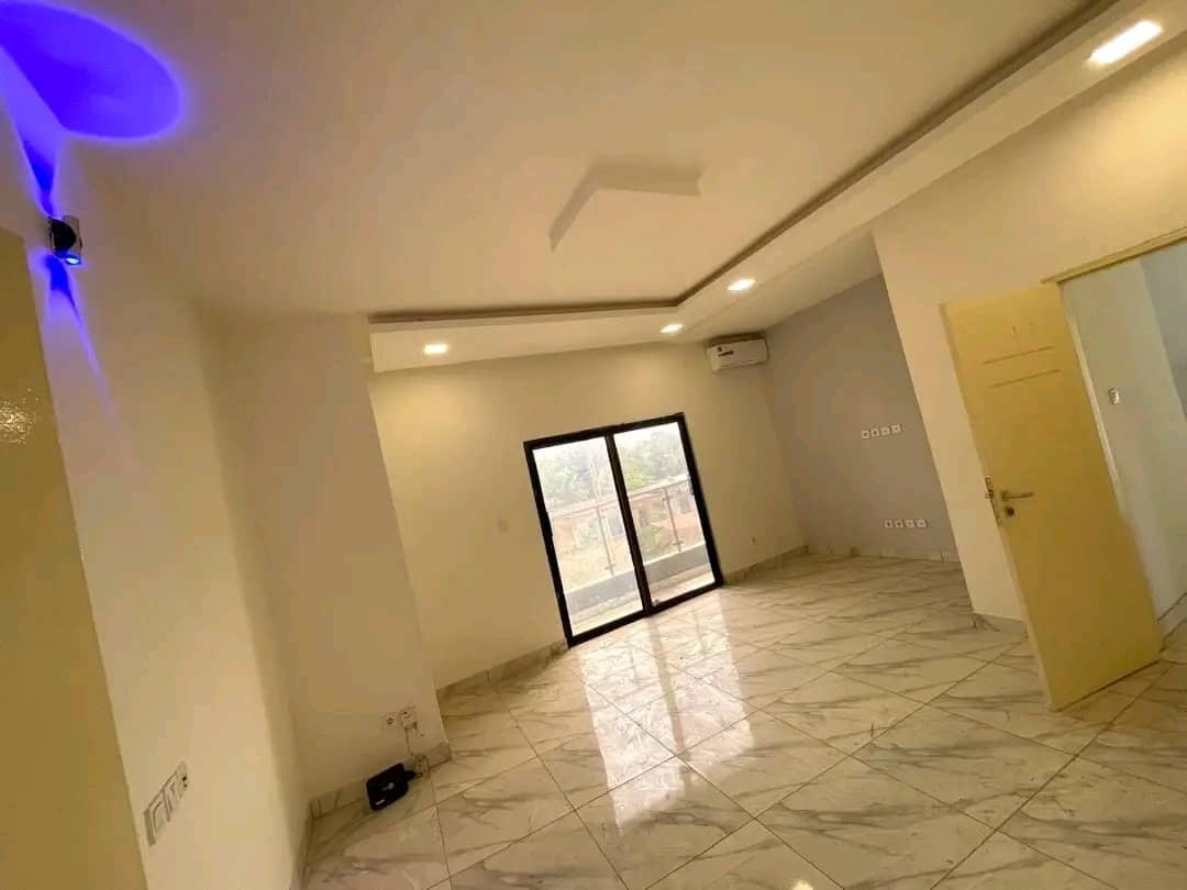 VILLA DUPLEX À LOUER À HÉDZRANAWOÉ AÉROPORT (4 CHAMBRES, 1 GARAGE)