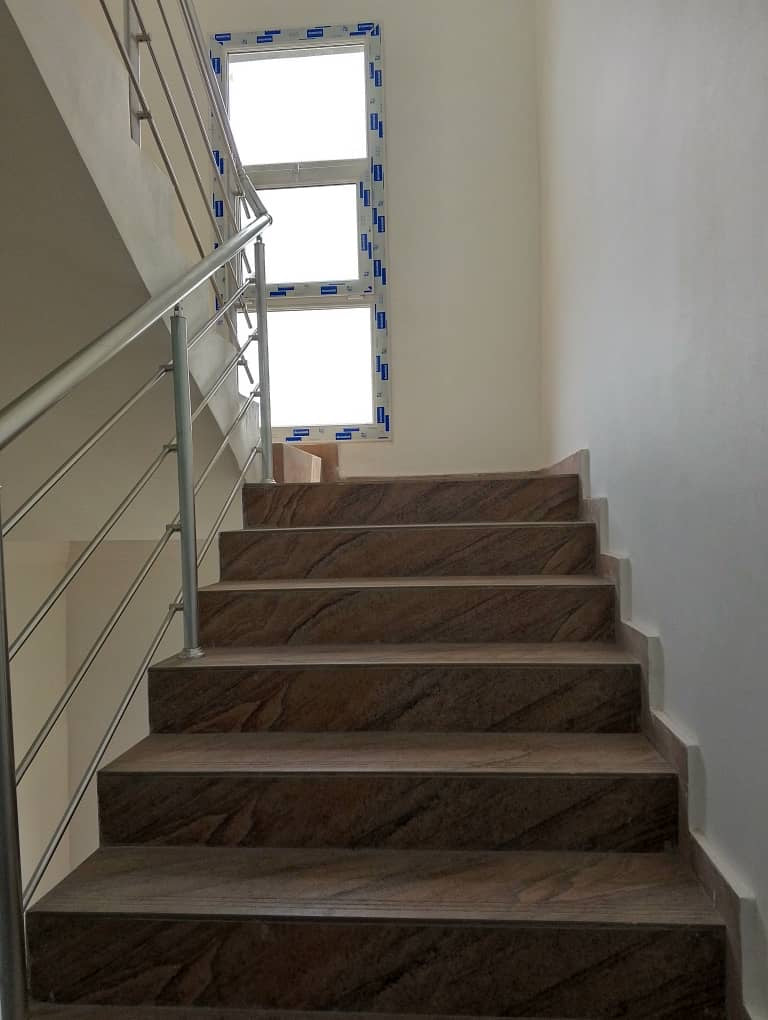 VILLA 7 PIÈCES À VENDRE À AVENOU – 300 m² – TITRE FONCIER