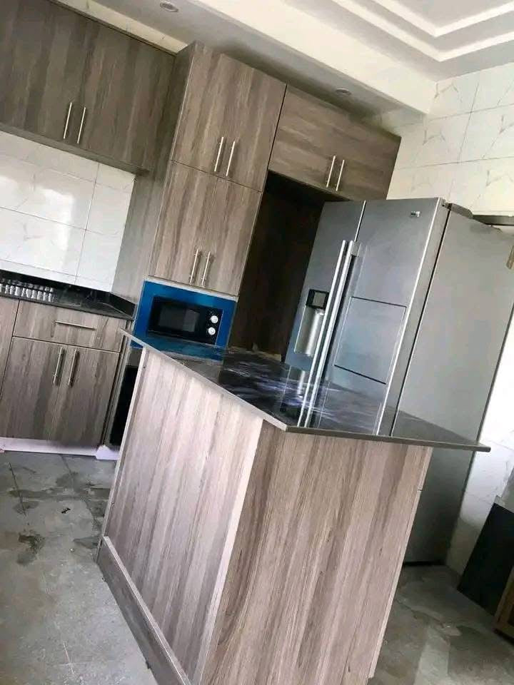 UNE VILLA À VENDRE DANS LA CITÉ MOKPOKPO - 9 PIÈCES