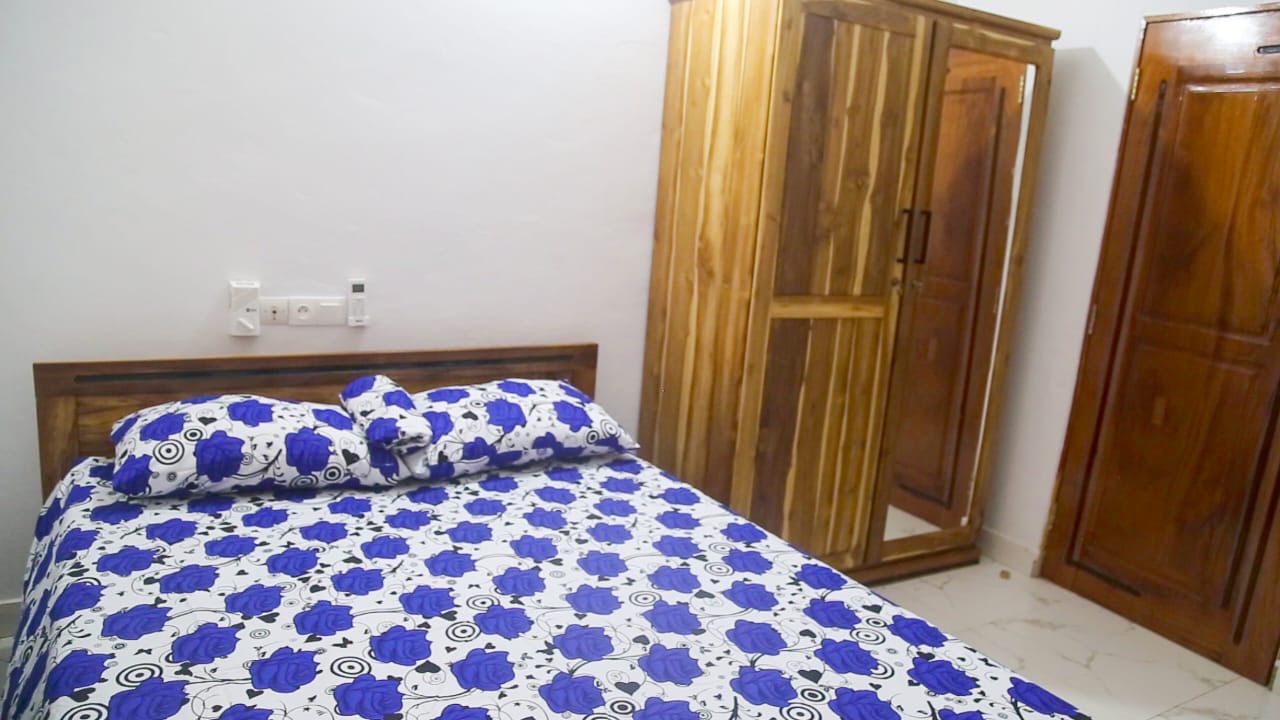 À LOUER – VILLA MEUBLÉ 4 PIÈCES (3 CHAMBRES SALON) À KOHÉ