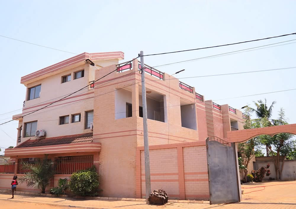 HÔTEL DE PRESTIGE À VENDRE À LOMÉ – FOREVER | 16 CHAMBRES | TITRE FONCIER