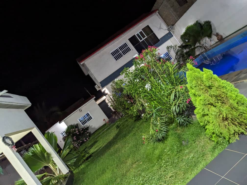 À LOUER – VILLA MEUBLÉE 5 PIÈCES AVEC PISCINE À AGOÉ DEMAKPOÉ