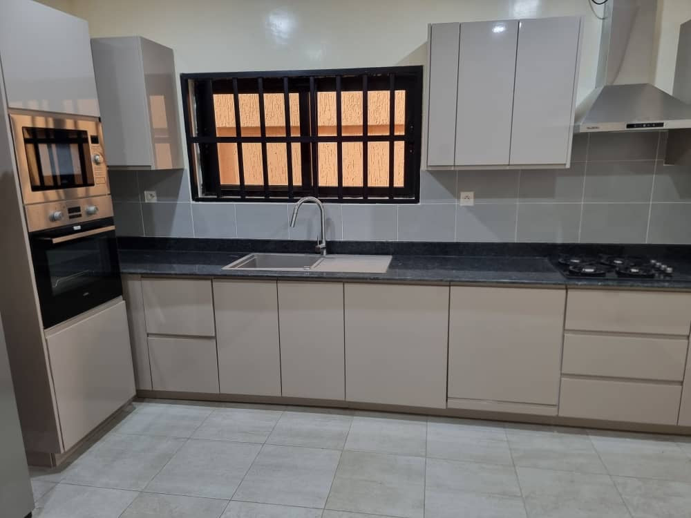 VILLA 7 PIÈCES À LOUER À ADIDOGOMÉ AMADAHOMÉ – 700.000 FCFA
