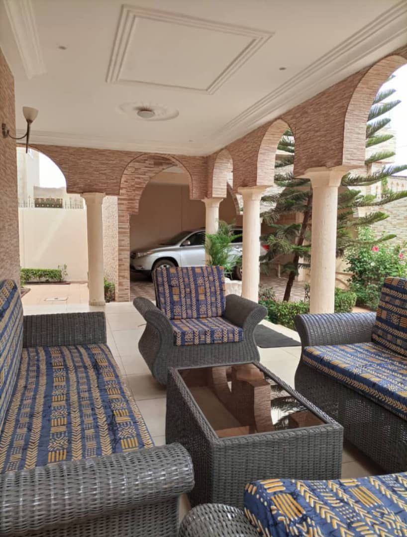 À VENDRE – VILLA DUPLEX DE 10 PIÈCES À AGOE CACAVELI (270 MILLIONS)